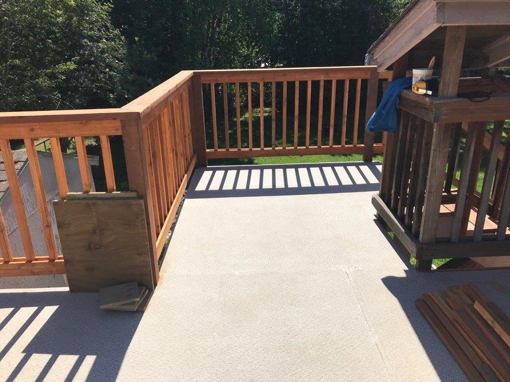 Close view of the finished vinyl deck surface in Anchorage