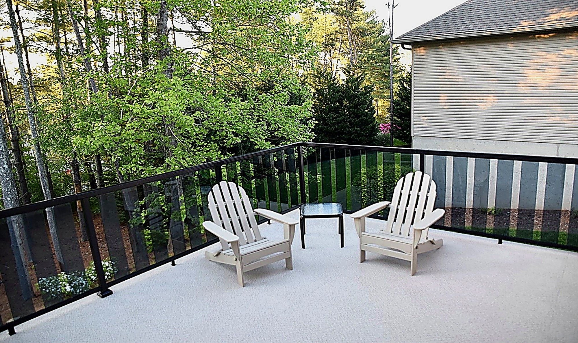 Vinyl deck overlooking trees in Loudon, Tennessee